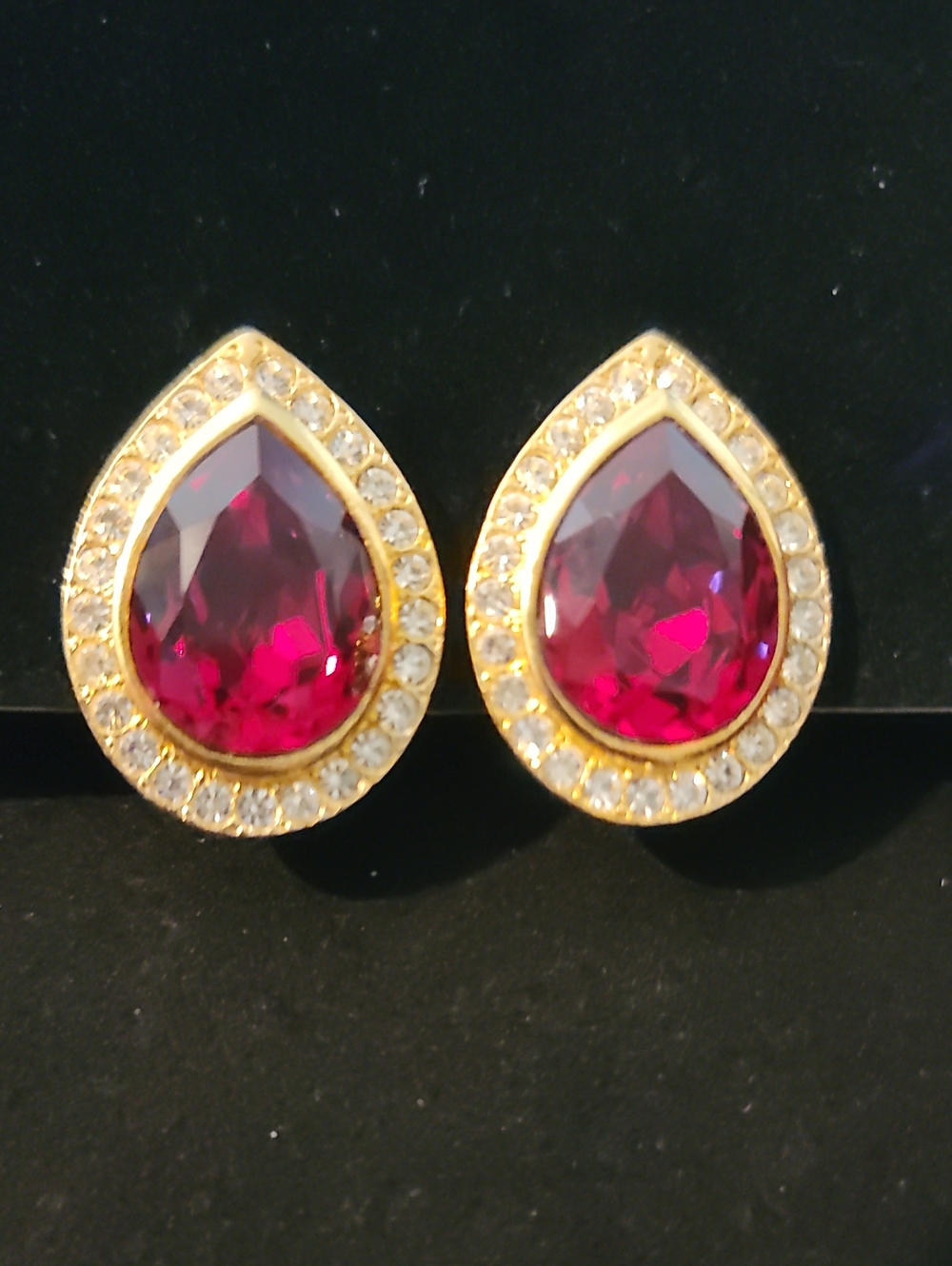 Vtg Teardrop Red Crystal Halo Clip-on Earrings